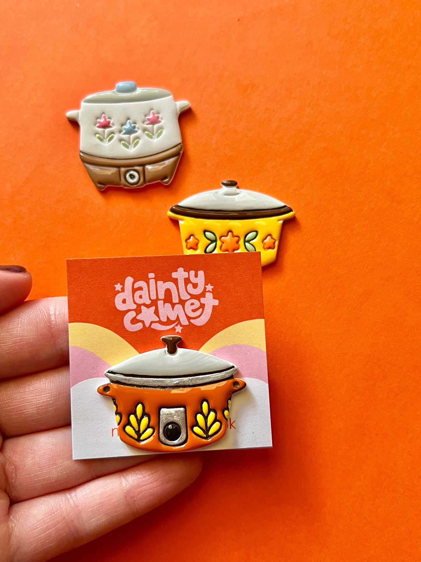 Handmade Retro Crock Pot Needle Minders - Dainty Comet