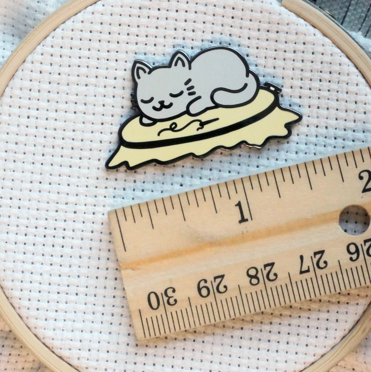 Snarky Crafter Sleepy Kitty On Embroidery Hoop Enamel Needle Minder