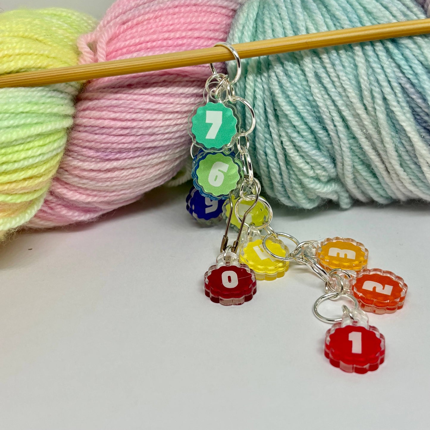 Row Counter Knitting Crochet Stitch Markers  0-9 Rainbow - Comma Craft