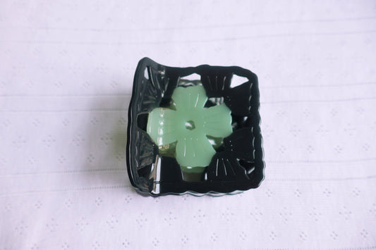 Hey Ricochet: Granny Square Claw (L): Onyx/Jade