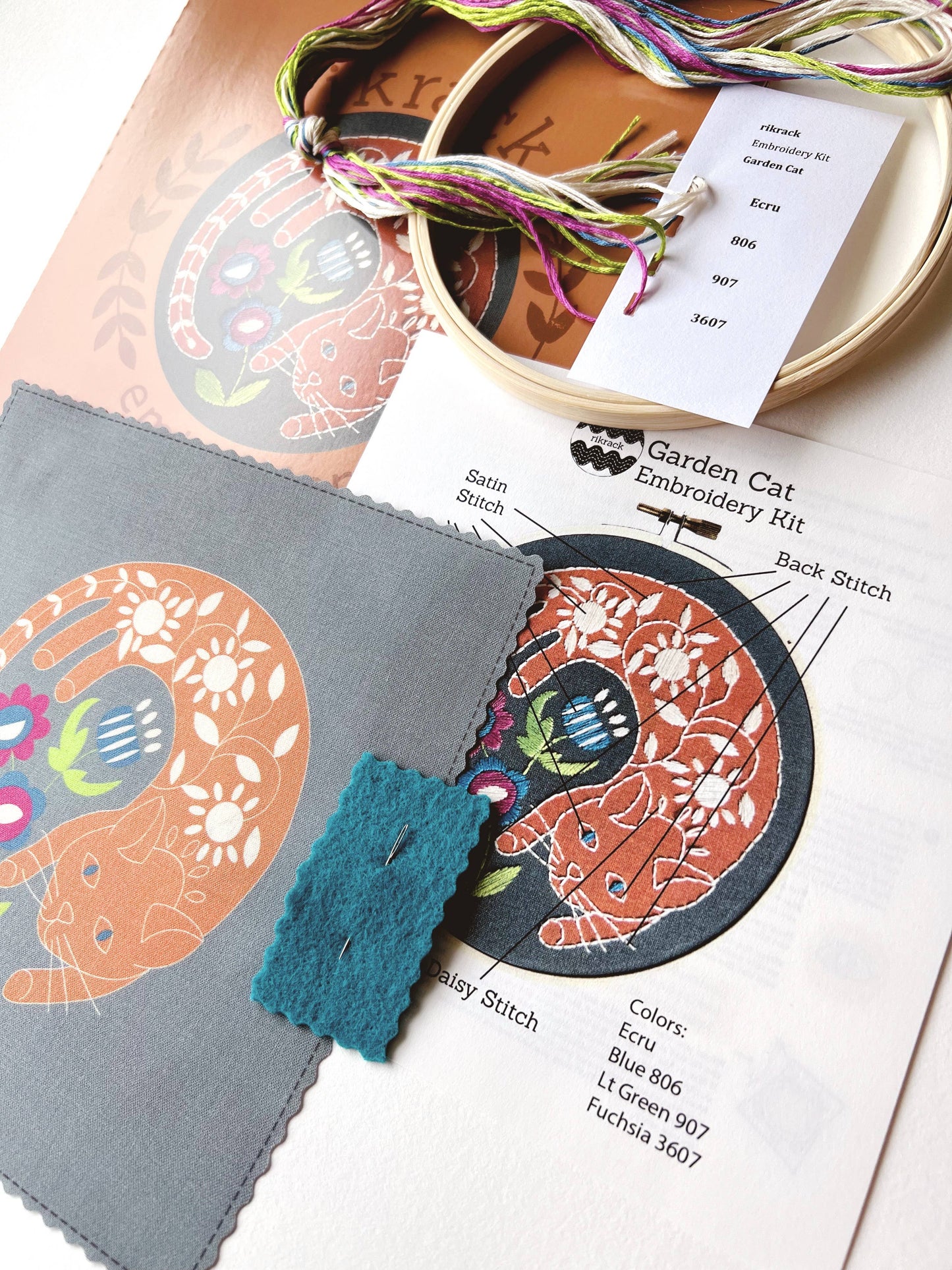 Rikrack - Garden Cat Embroidery Kit