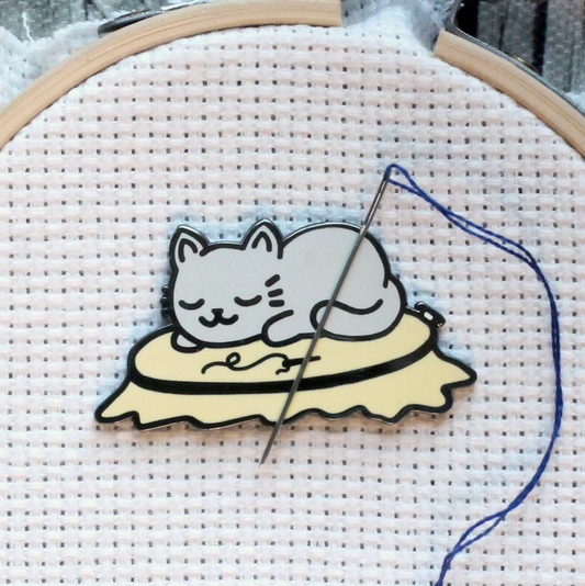 Snarky Crafter Sleepy Kitty On Embroidery Hoop Enamel Needle Minder