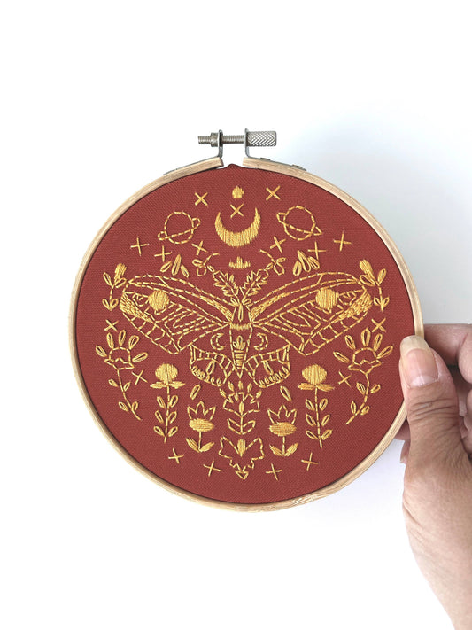 Rikrack - Golden Moth Embroidery Kit