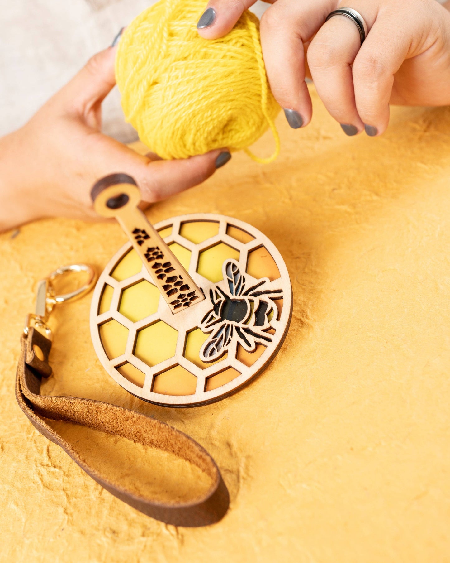 Lemon Wood Honeybee Mini-Minder Knitting/Crochet Tool: Original Mini Minder