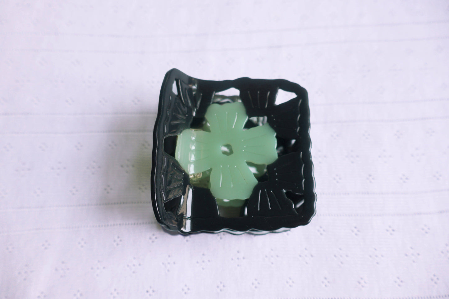 Hey Ricochet: Granny Square Claw (L): Onyx/Jade